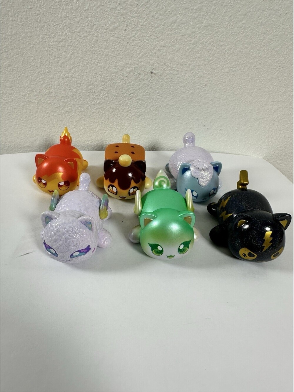Aphmau MeeMeows Mystery Figures Lot of 6 Mixed Series Mini Cats No Duplicates